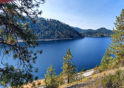 Yellowstone Trail and lake